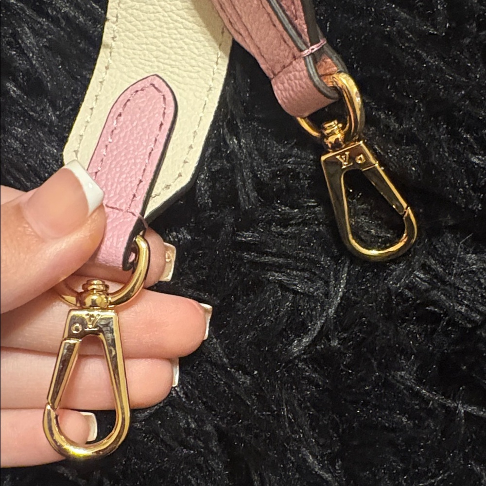 LV LockMe Shoulder Bag Strap - Picture 2 of 6